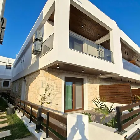 Marti Home, 250m From The Nikiti (Sithonia)